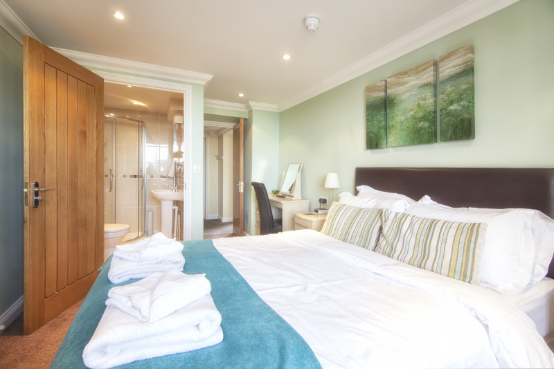 Double En-Suite Bedroom, Mountbatten Garden Apartment, Shanklin Villa, Isle of Wight