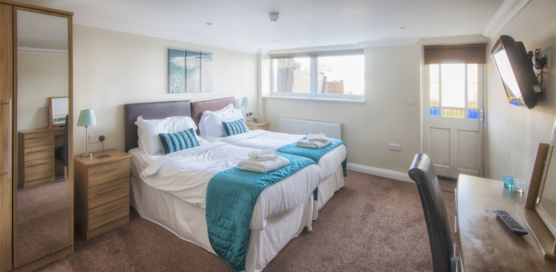Twin Bedroom, Mountbatten Garden Apartment, Shanklin Villa, Isle of Wight