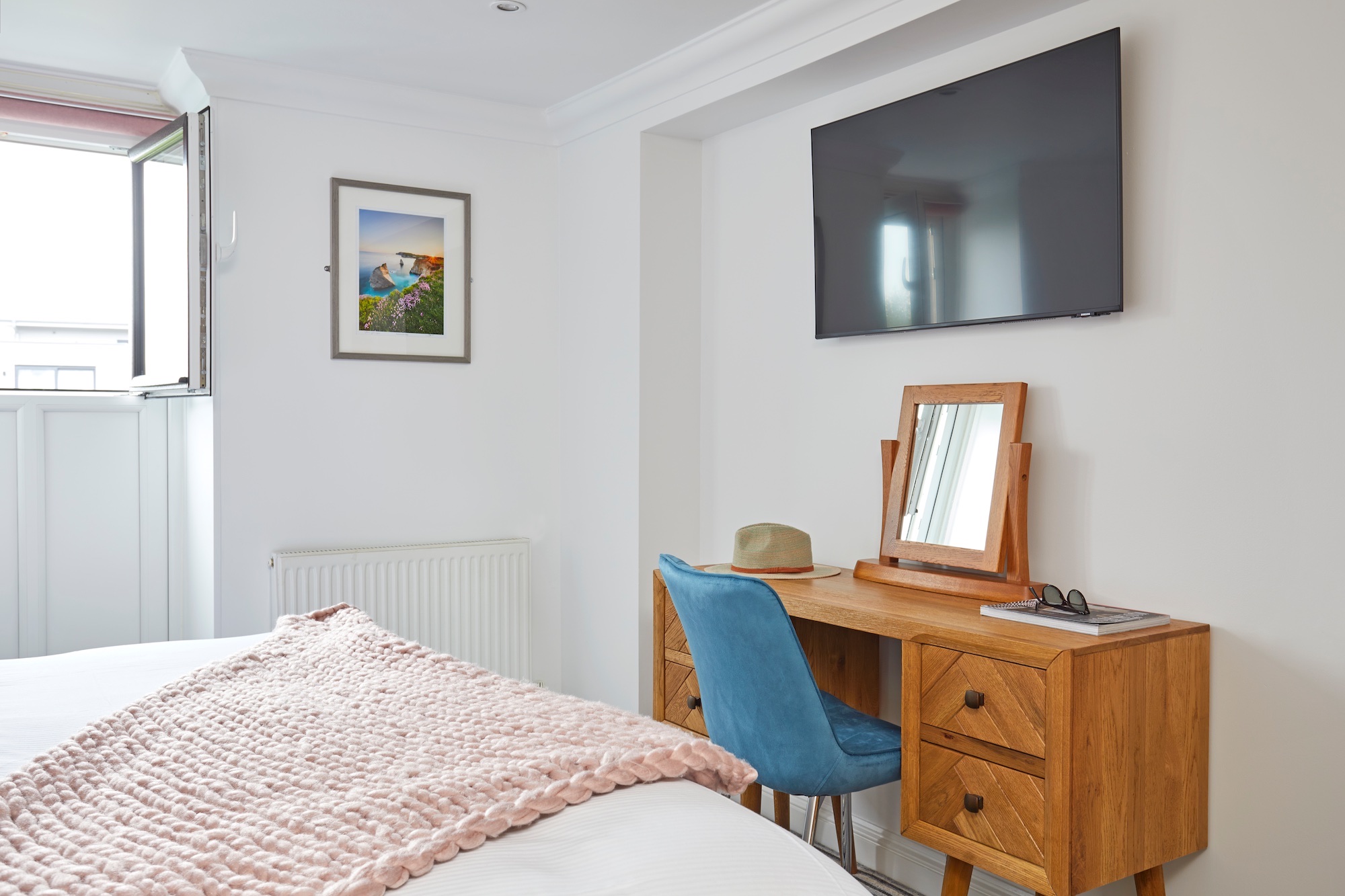 Mountbatten Garden Apartment, Bed 4, Shanklin Villa Aparthotel, Isle of Wight 4